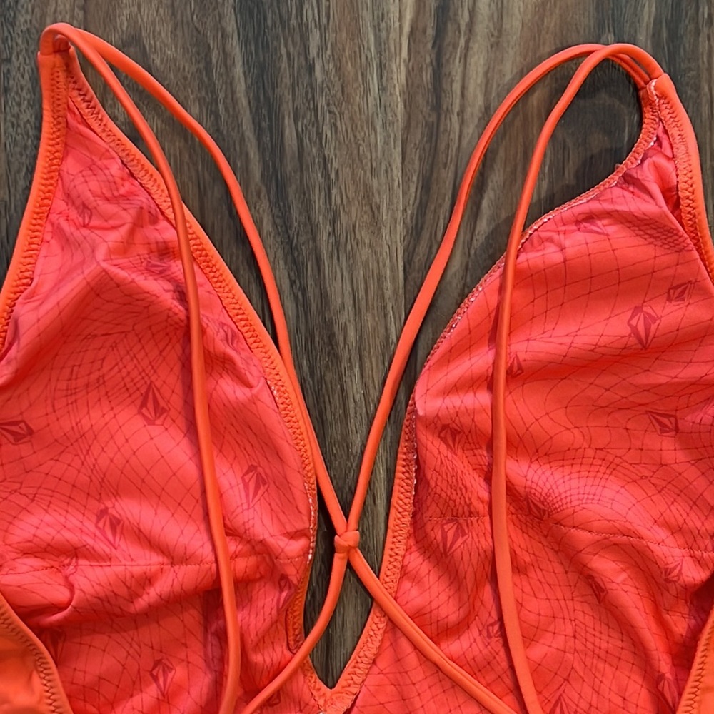 Volcom Simply Solid One Piece - Picture 8 of 16